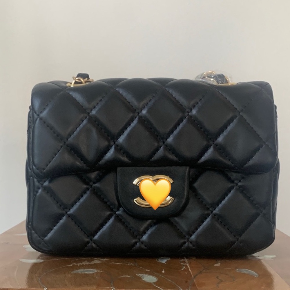 Chic Black Quilted Crossbody Bag - Picture 2 of 9